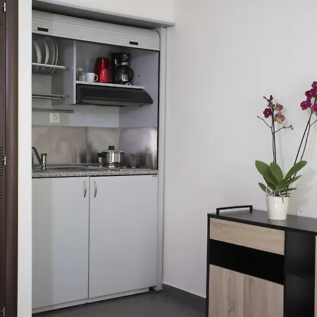 Polis Apartment