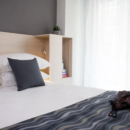 Polis Apartment